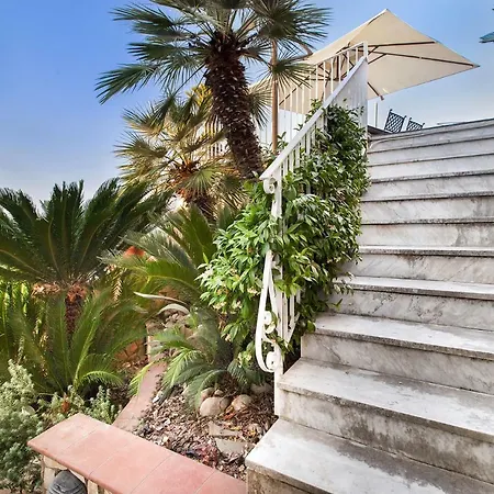 Hébergement de vacances - Casa Augusta A *