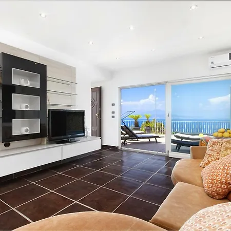 Amore Rentals - Casa Augusta A Holiday home *